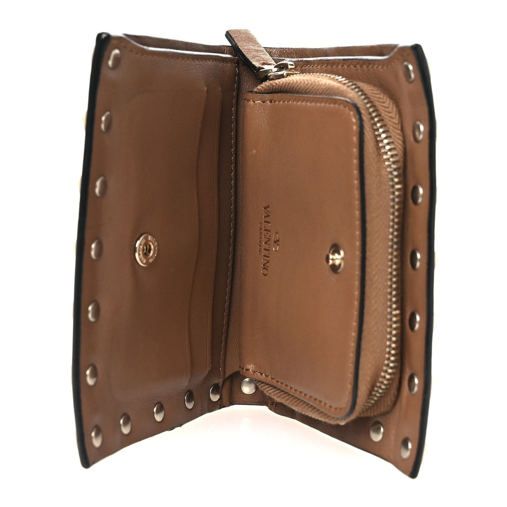 Vitello Rockstud Compact Wallet Cognac