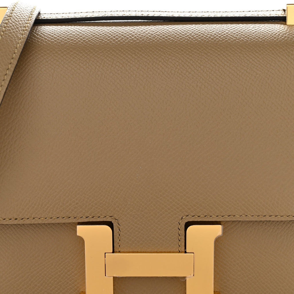 Epsom Constance 18 Poussiere