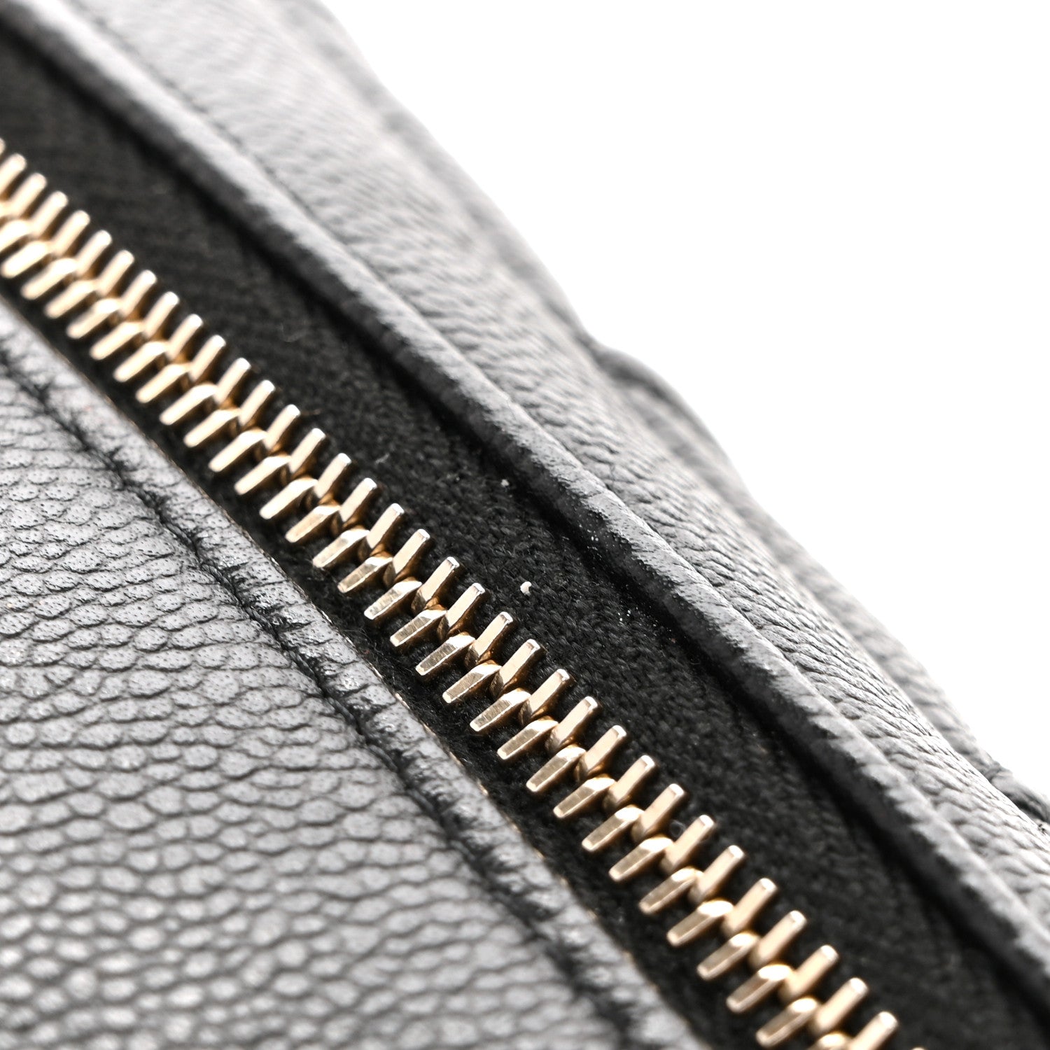 Caviar Quilted Toiletry Case With Chain Black