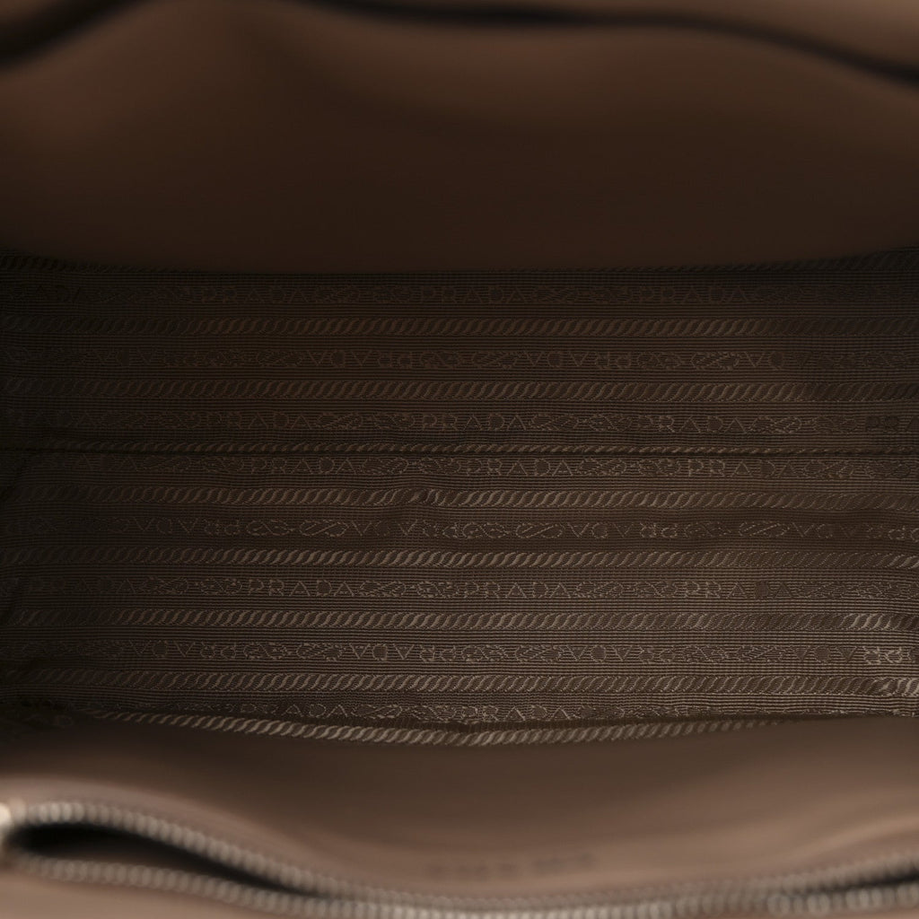 Soft Calfskin Impunture Diagramme Tote Cipria