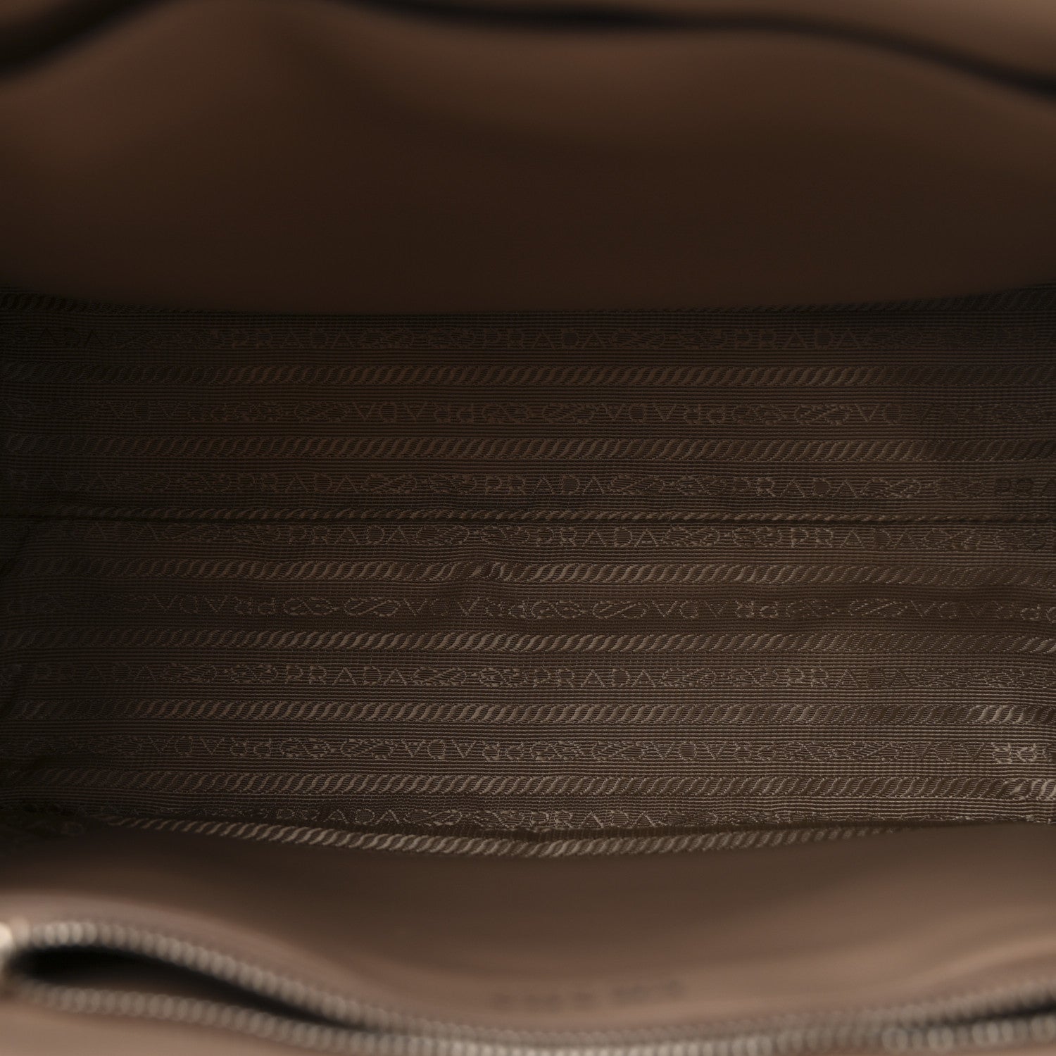 Soft Calfskin Impunture Diagramme Tote Cipria