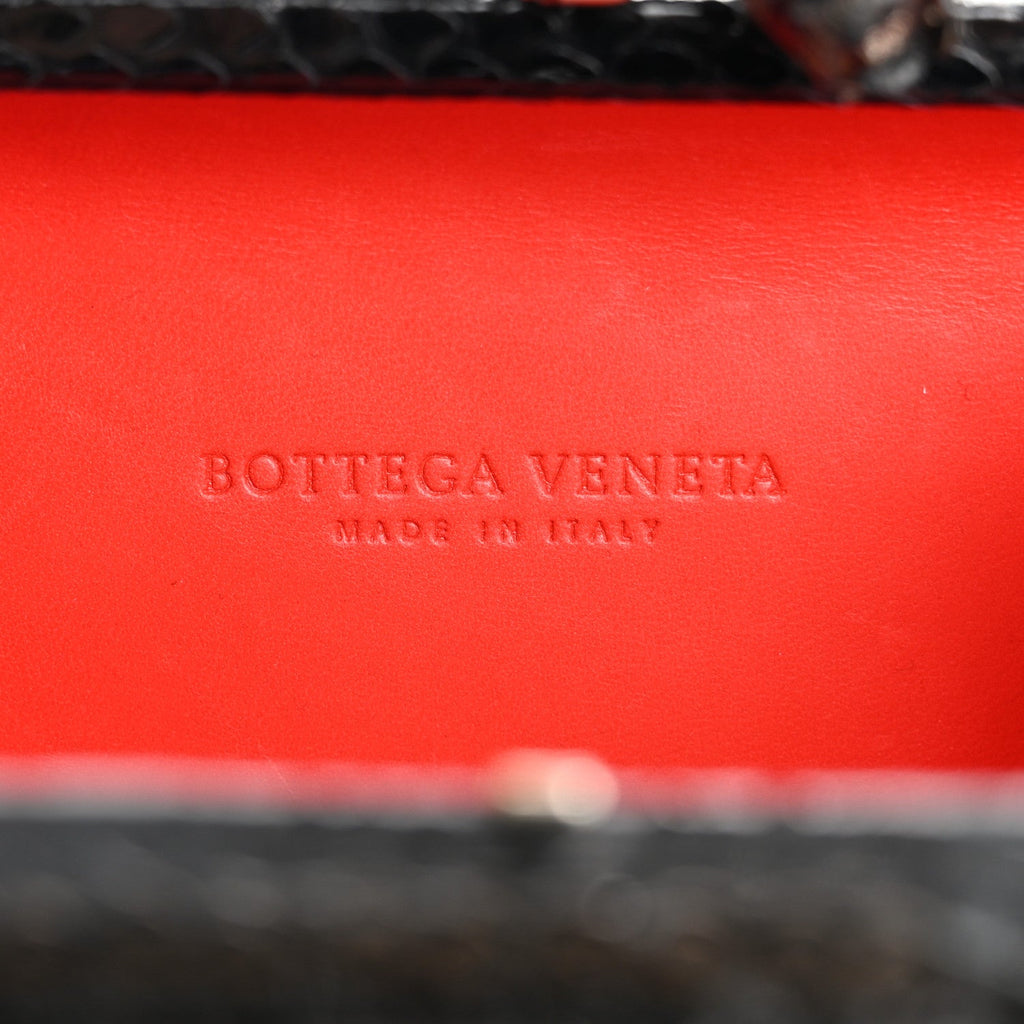 Impero Ayers Knot Clutch Black