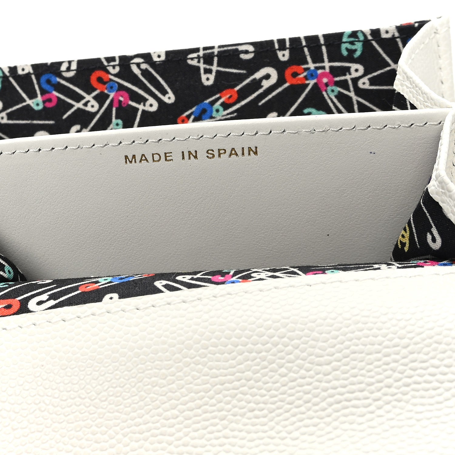 Caviar Quilted Chain CC Quilted Compact Flap  Holder White