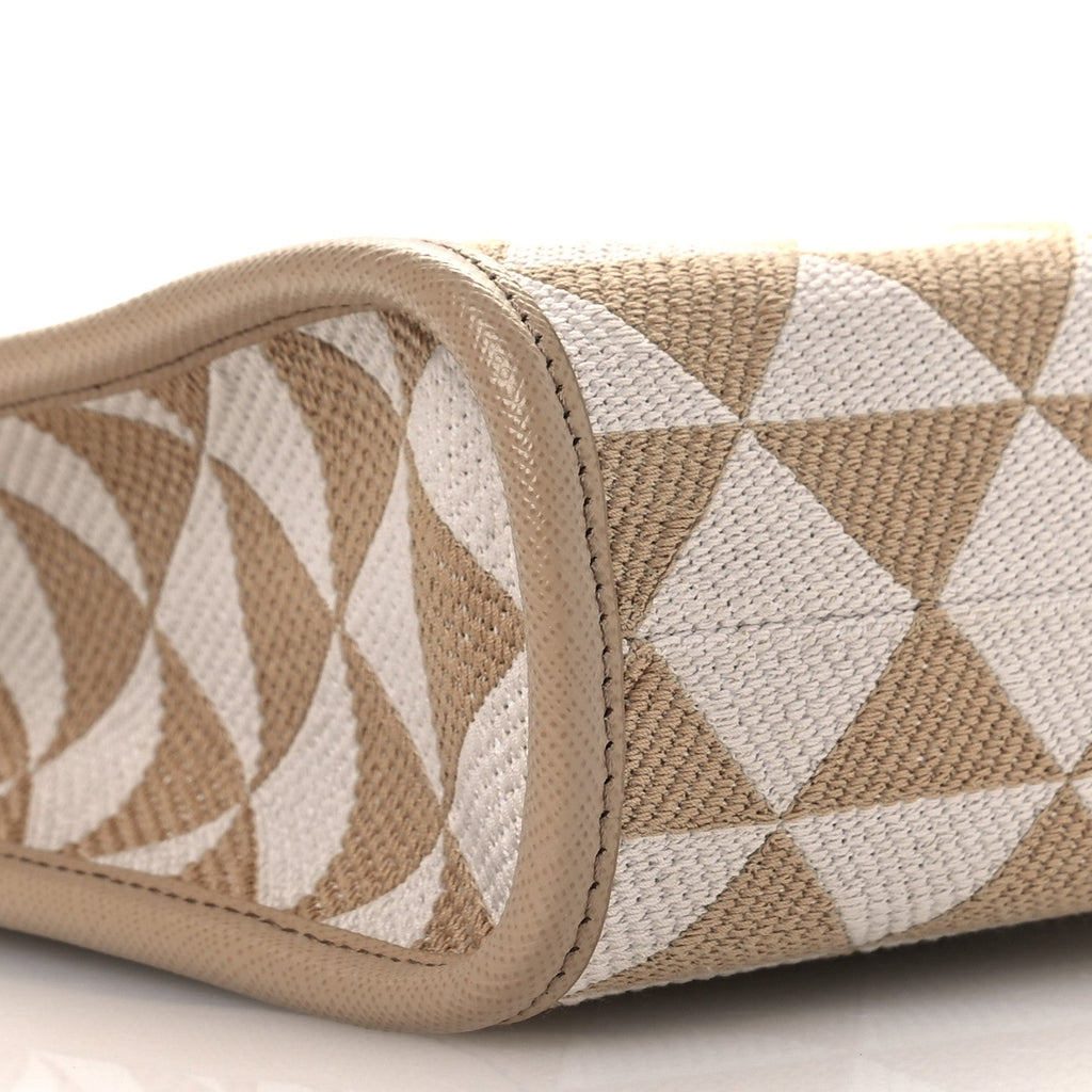 Jacquard Saffiano Triangolo Symbole Embroidered Micro Tote Corda Talco