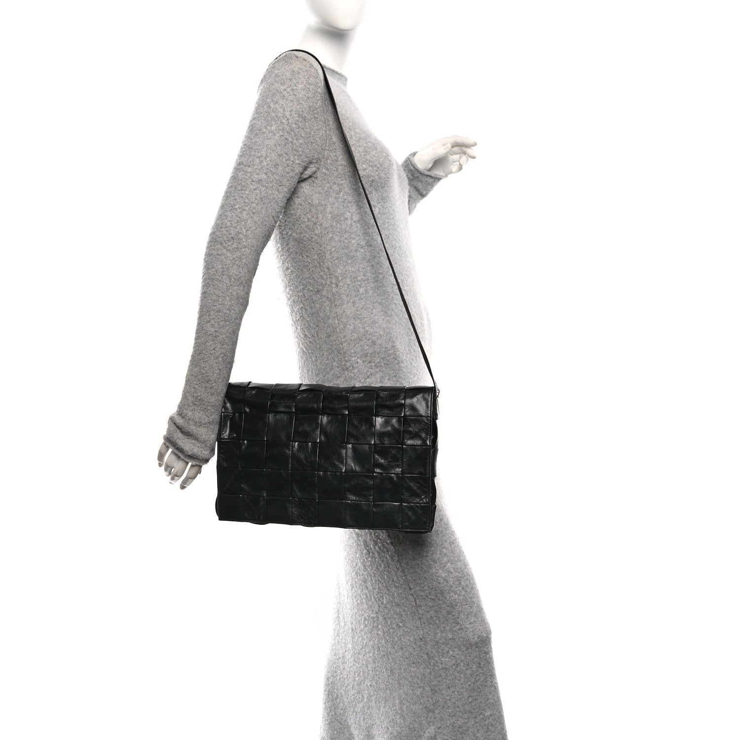 Paper Calfskin Maxi Intreccio Large Cassette Crossbody Bag Black