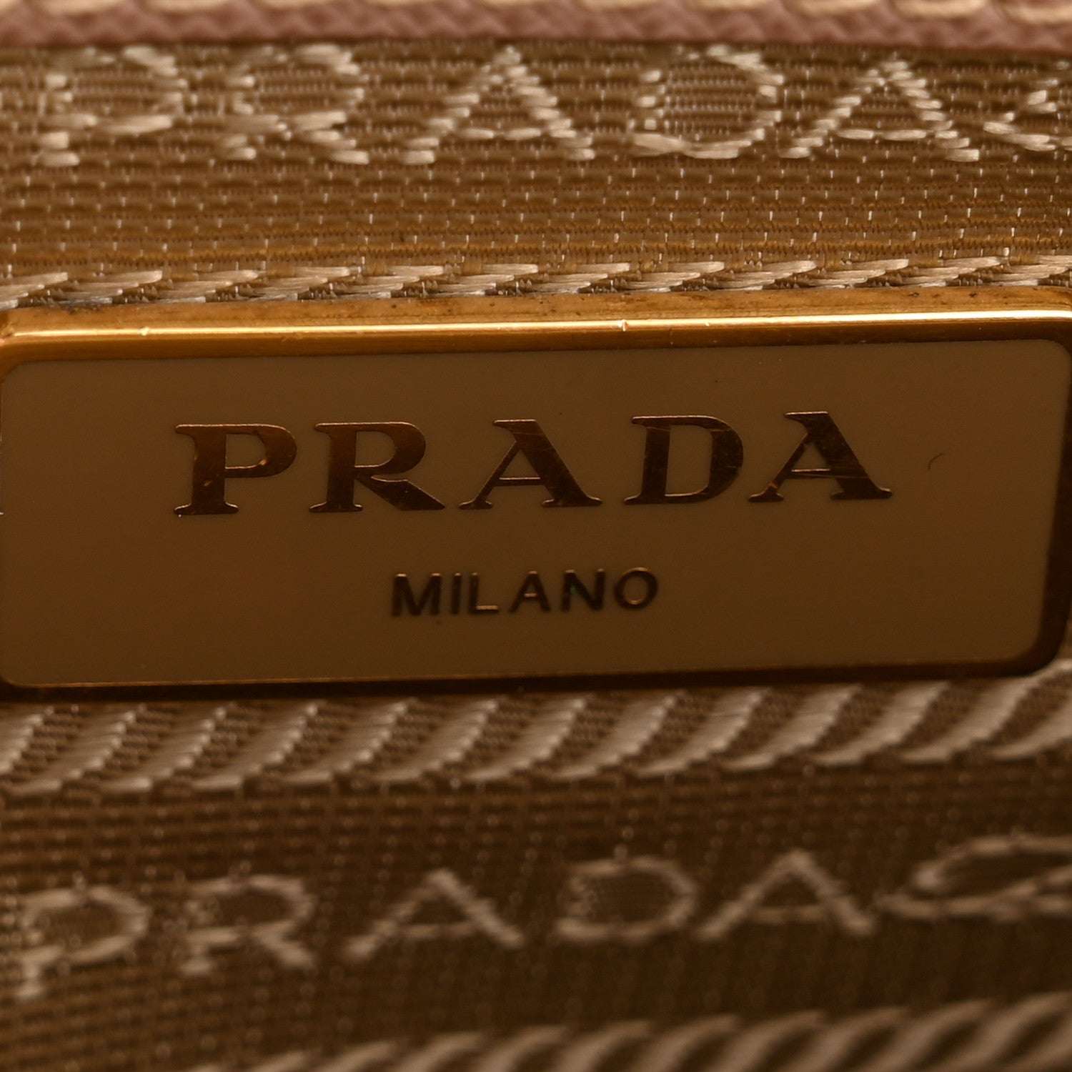 Saffiano Lux Medium Tote Cammeo