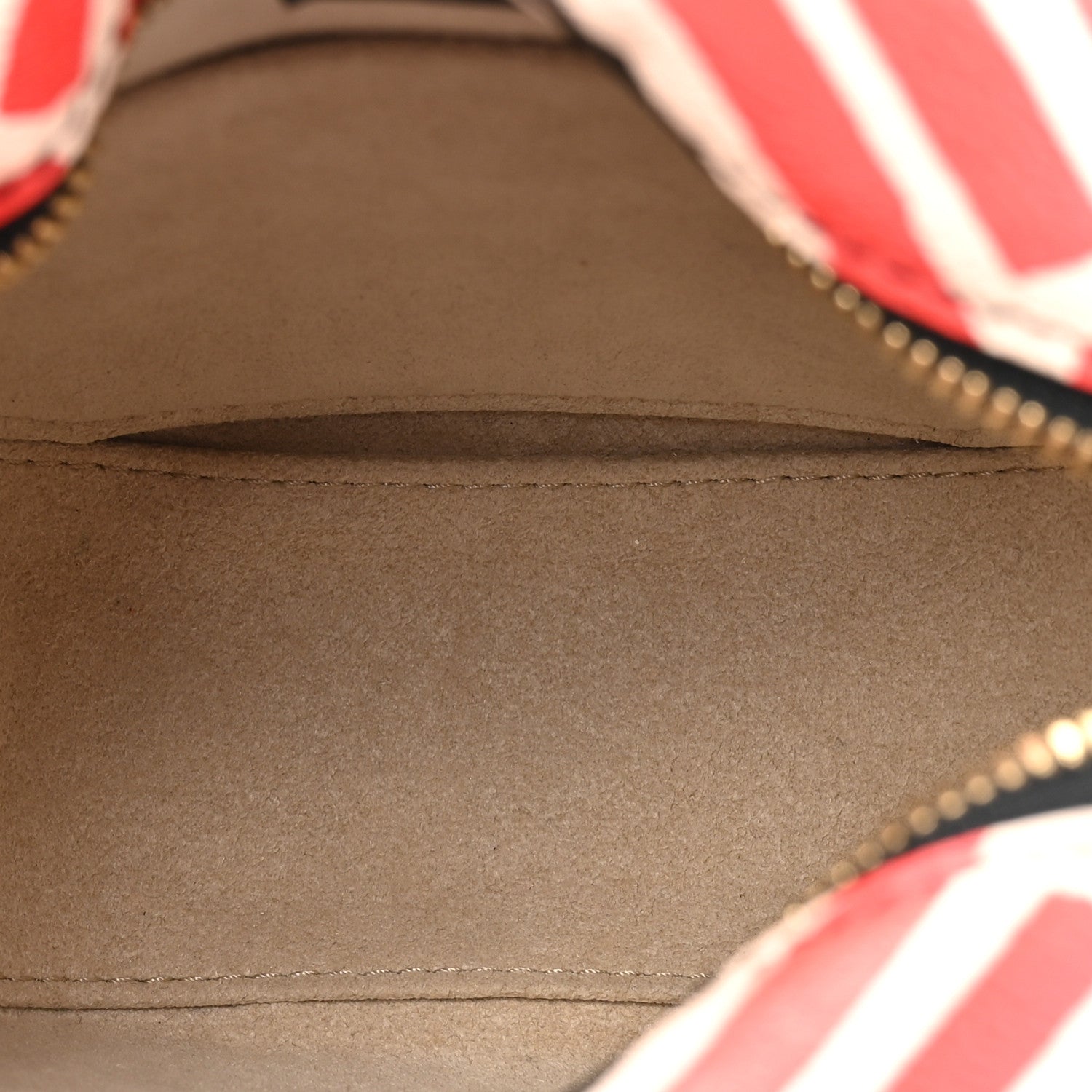 Monogram Giant Crafty Boite Chapeau Souple PM Creme Rouge Black