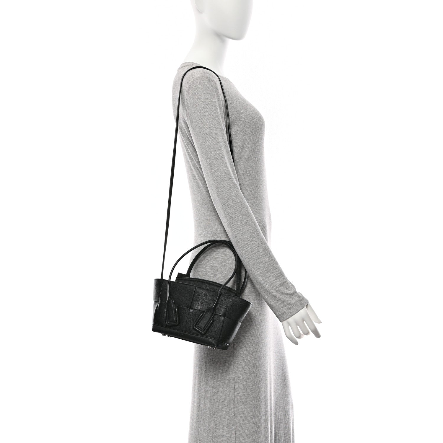 Grained Calfskin Mini Maxi Intrecciato Arco 33 Black