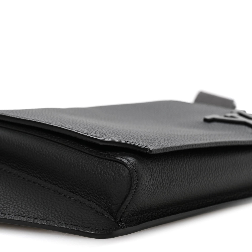Grained Calfskin Aerogram Takeoff Sling Black