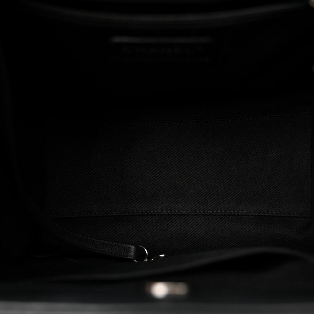 Caviar Quilted Medium CC Bucket Bag Black