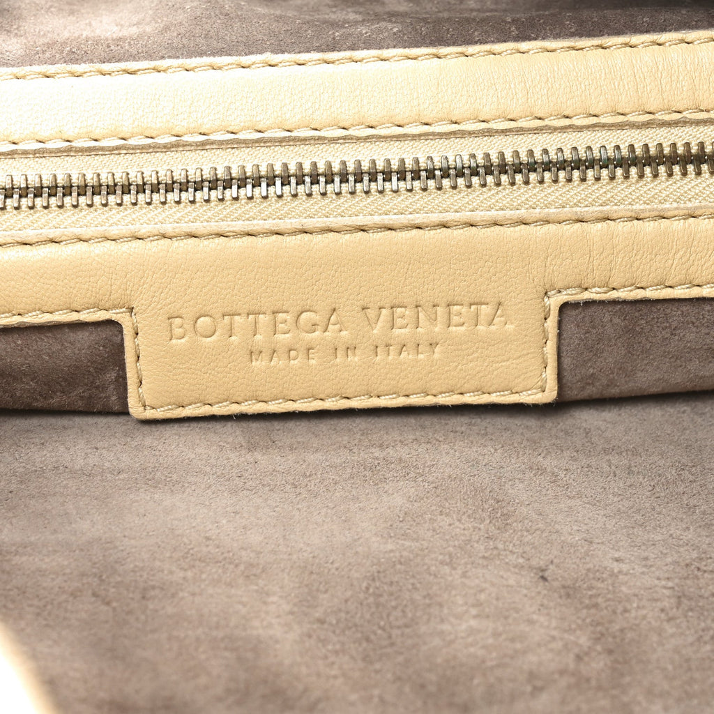 Nappa Intrecciato Medium Veneta Hobo Banane