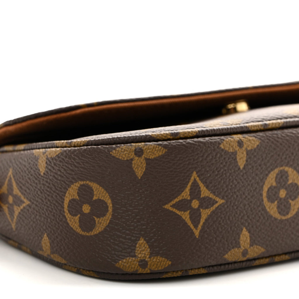 Monogram Ivy Wallet On Chain
