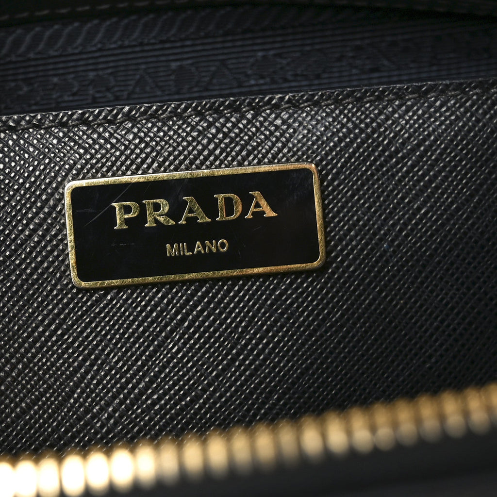 Saffiano Medium Galleria Double Zip Tote Black