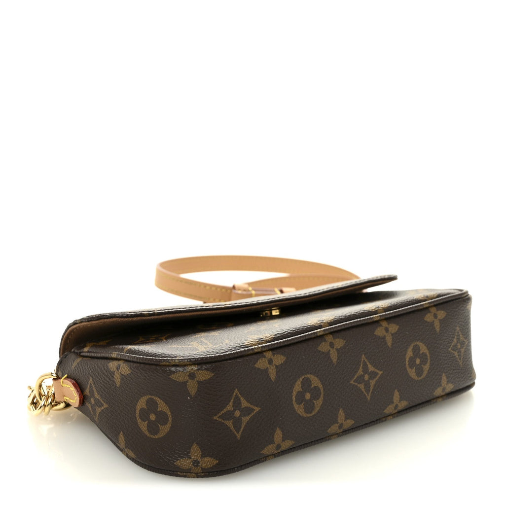Monogram Ivy Wallet On Chain