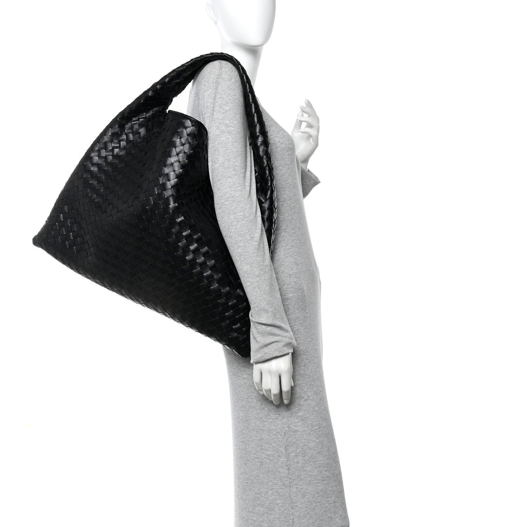 Calfskin Intrecciato Large Hop Black