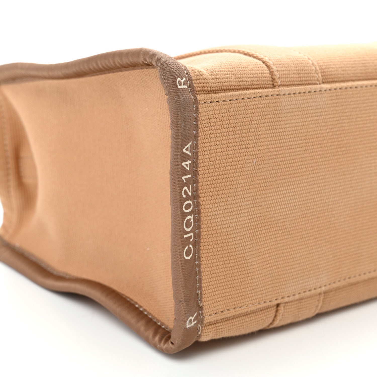 Jacquard Medium The Traveler Tote Bag Camel