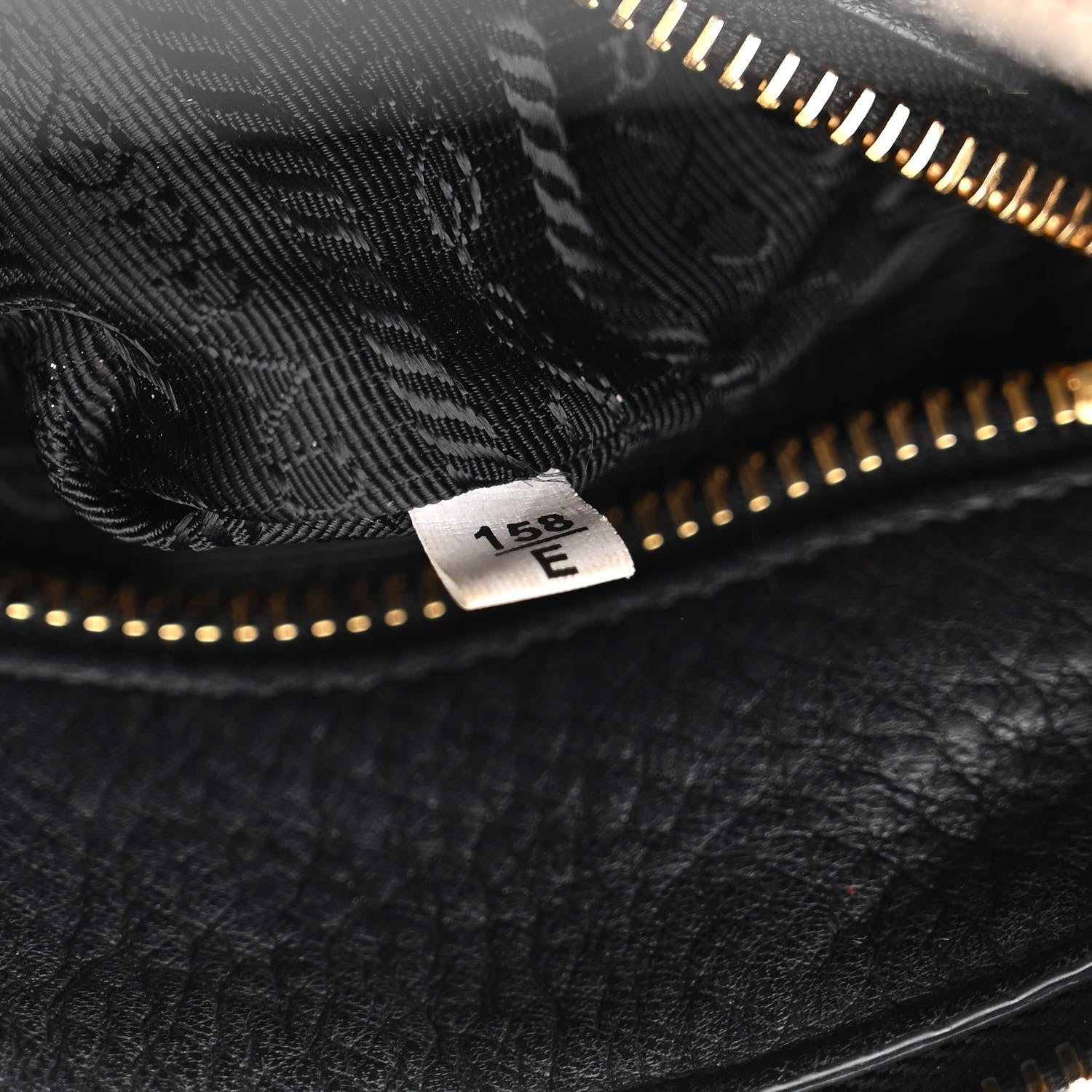 Vitello Daino Small Tote Black