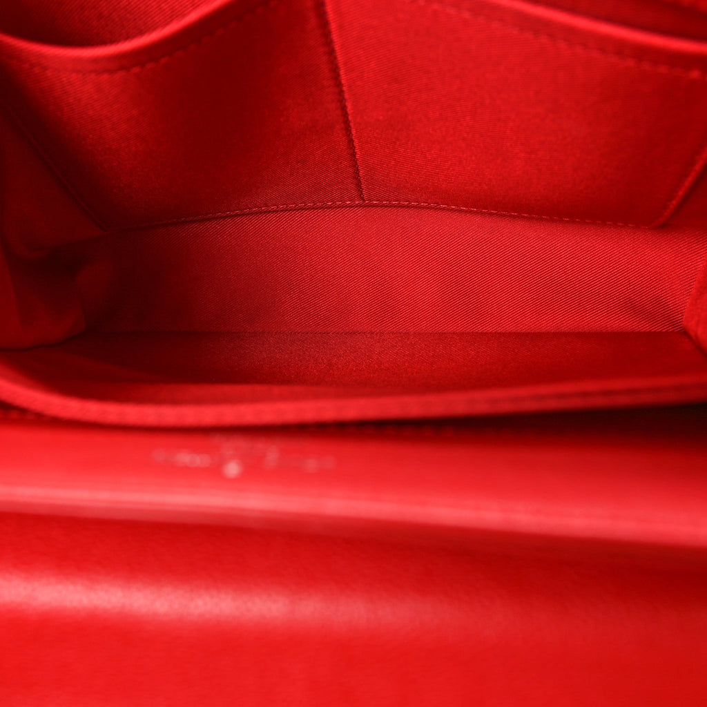 Soft Calfskin Lockme II Top Handle Rubis