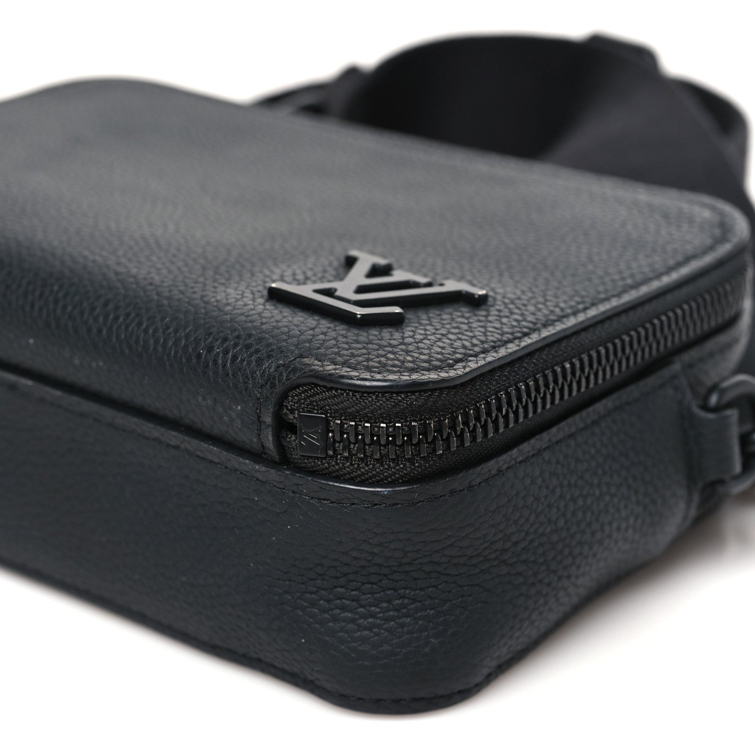Calfskin Aerogram Alpha Wearable Wallet Black