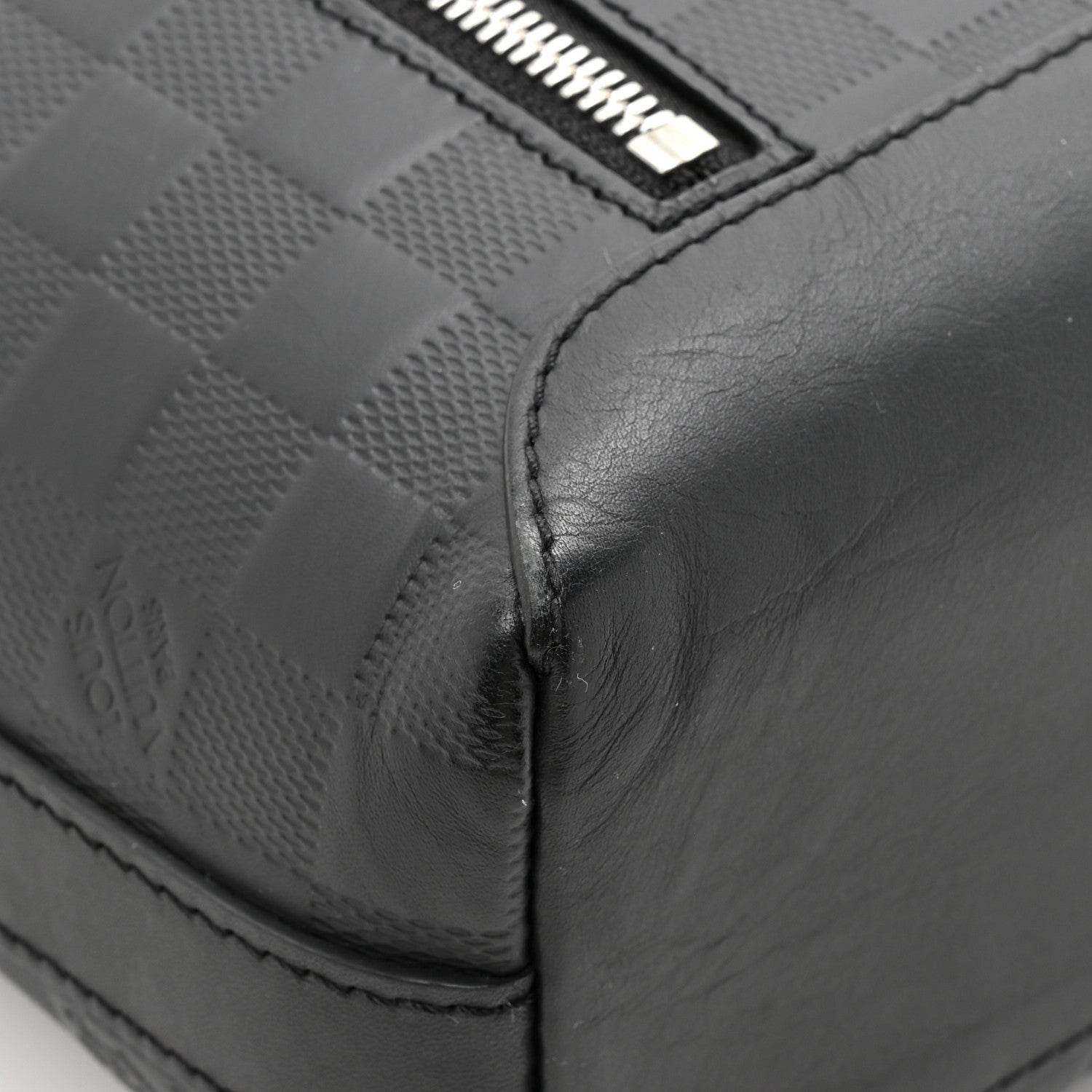 Damier Infini Messenger PM Onyx