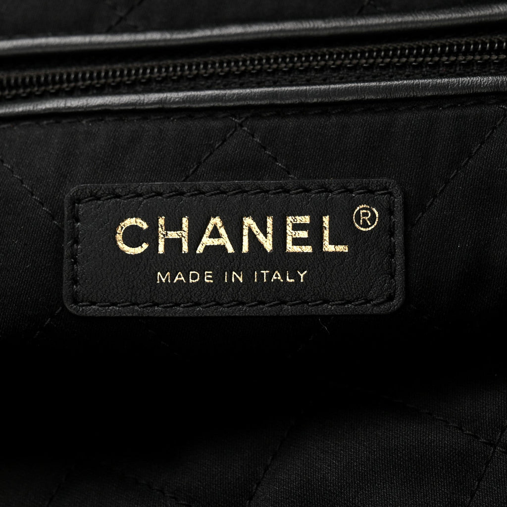 Crumpled Calfskin Quilted Chanel 22 Black