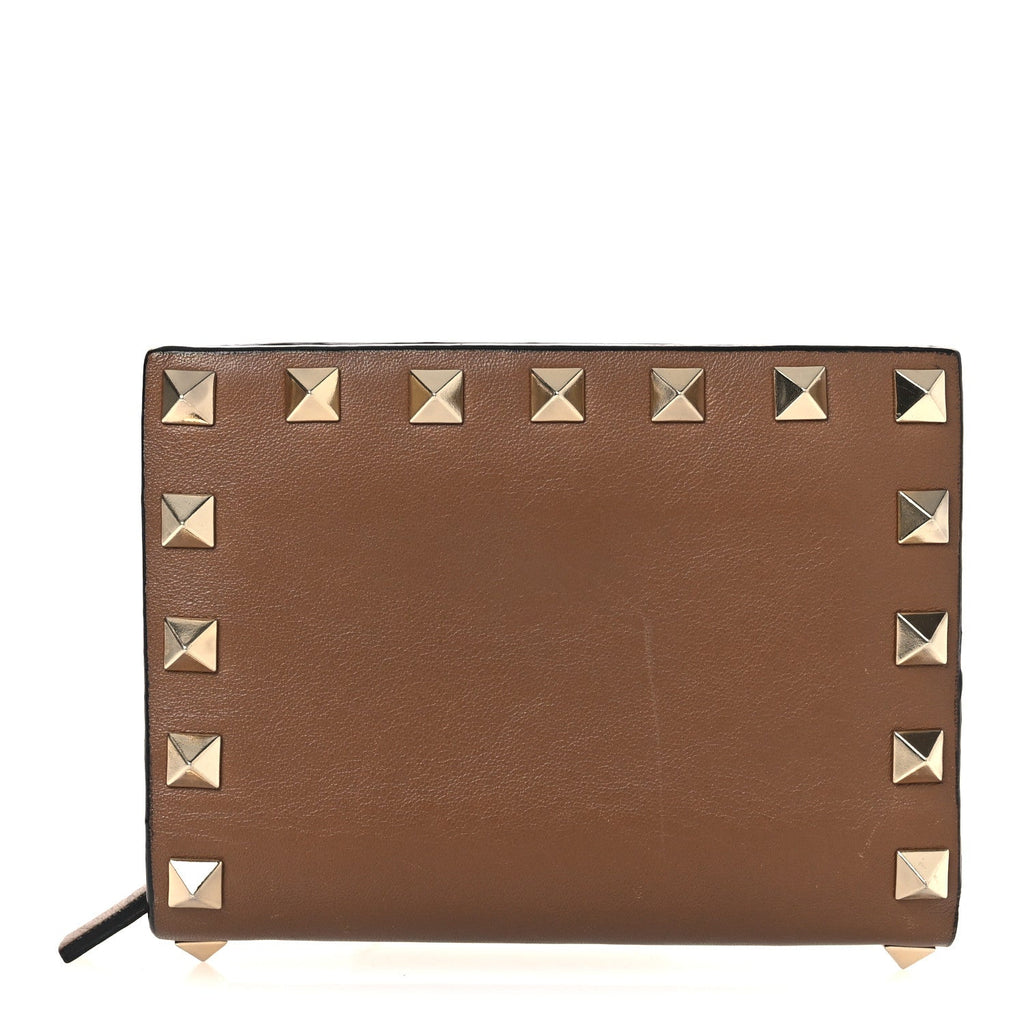 Vitello Rockstud Compact Wallet Cognac