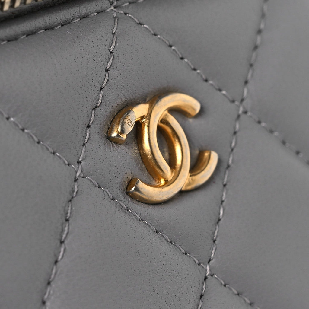 Lambskin Quilted Small Pearl Crush Vanity Case With Chain Grey