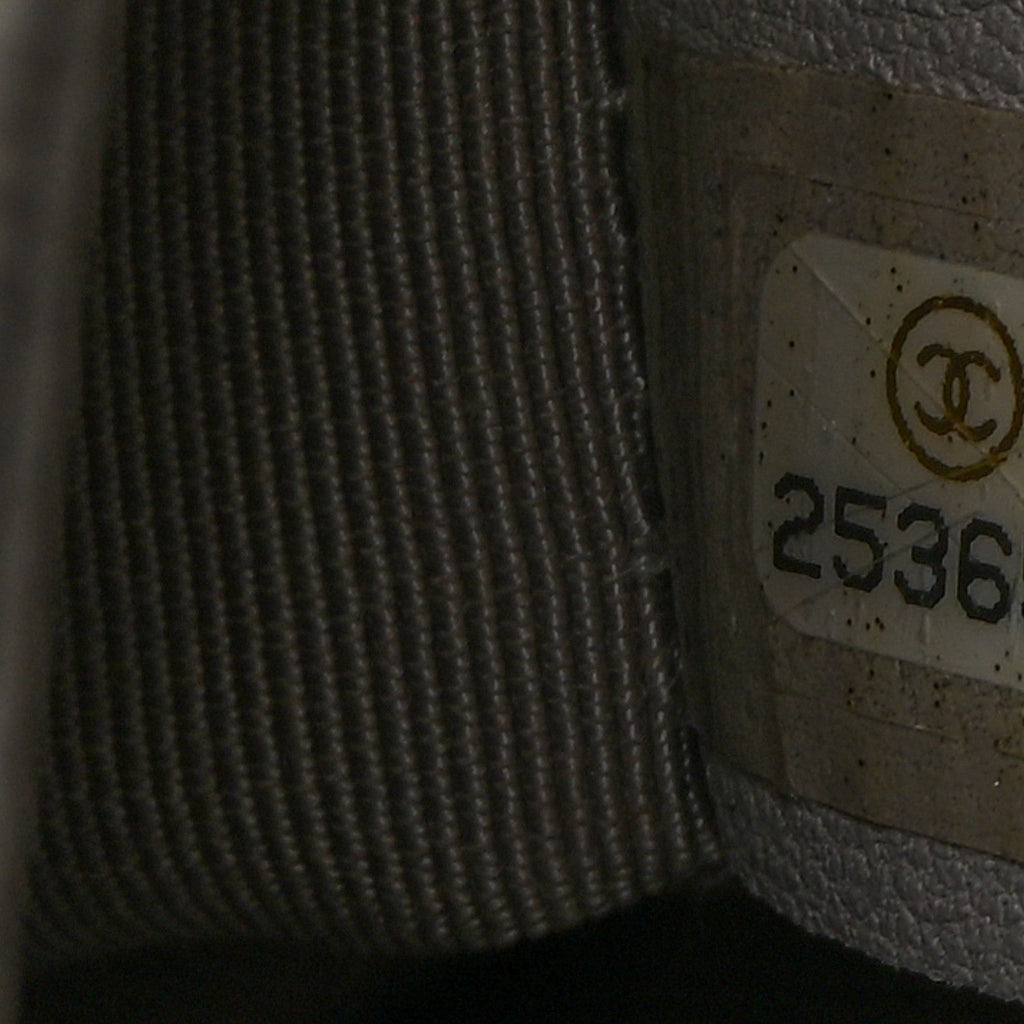 Caviar Quilted Medium Urban Companion Flap Grey