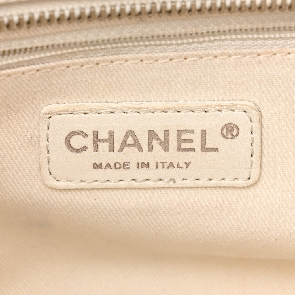 Caviar Quilted Petit Timeless Tote PTT White