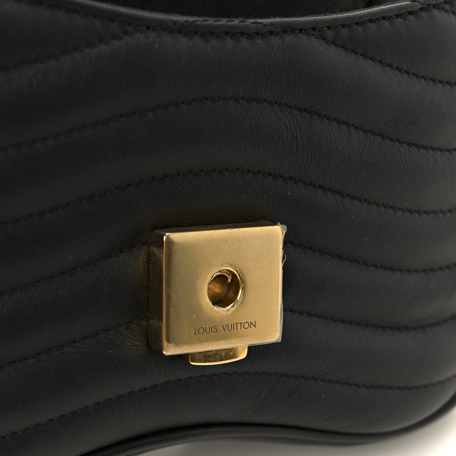 Calfskin New Wave Chain PM Black