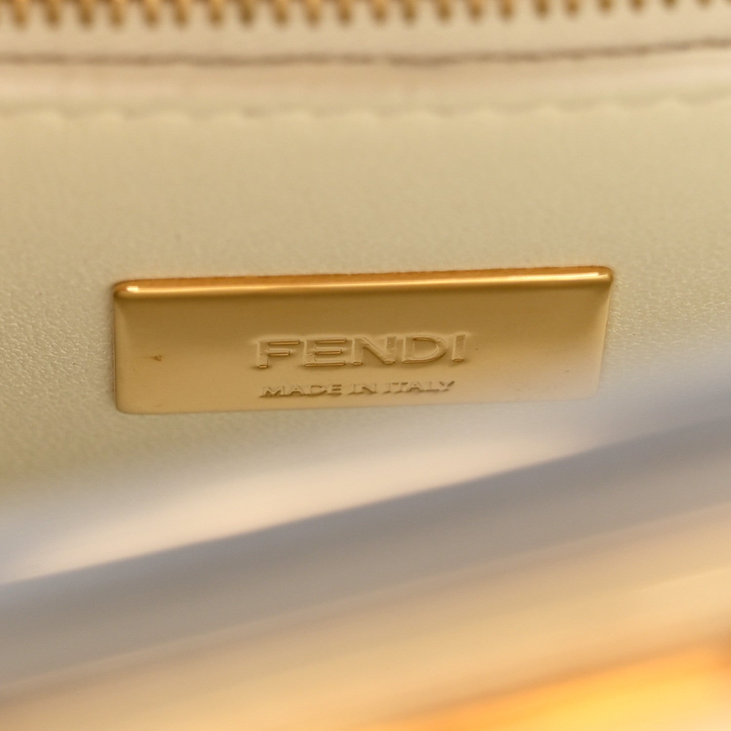 Nappa Pocket Mini Peekaboo Iconic Satchel White