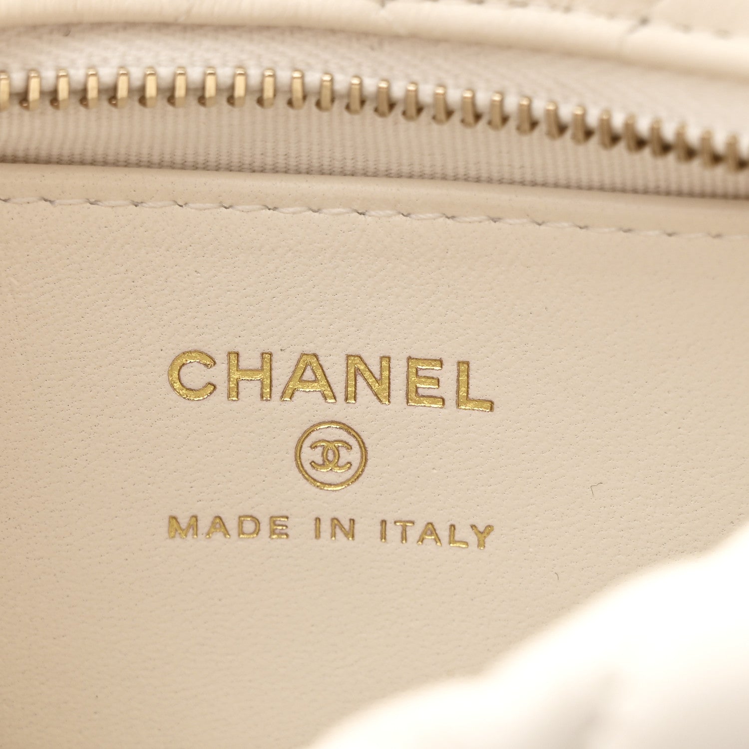 Lambskin Quilted Chain Around Pouch Hobo White