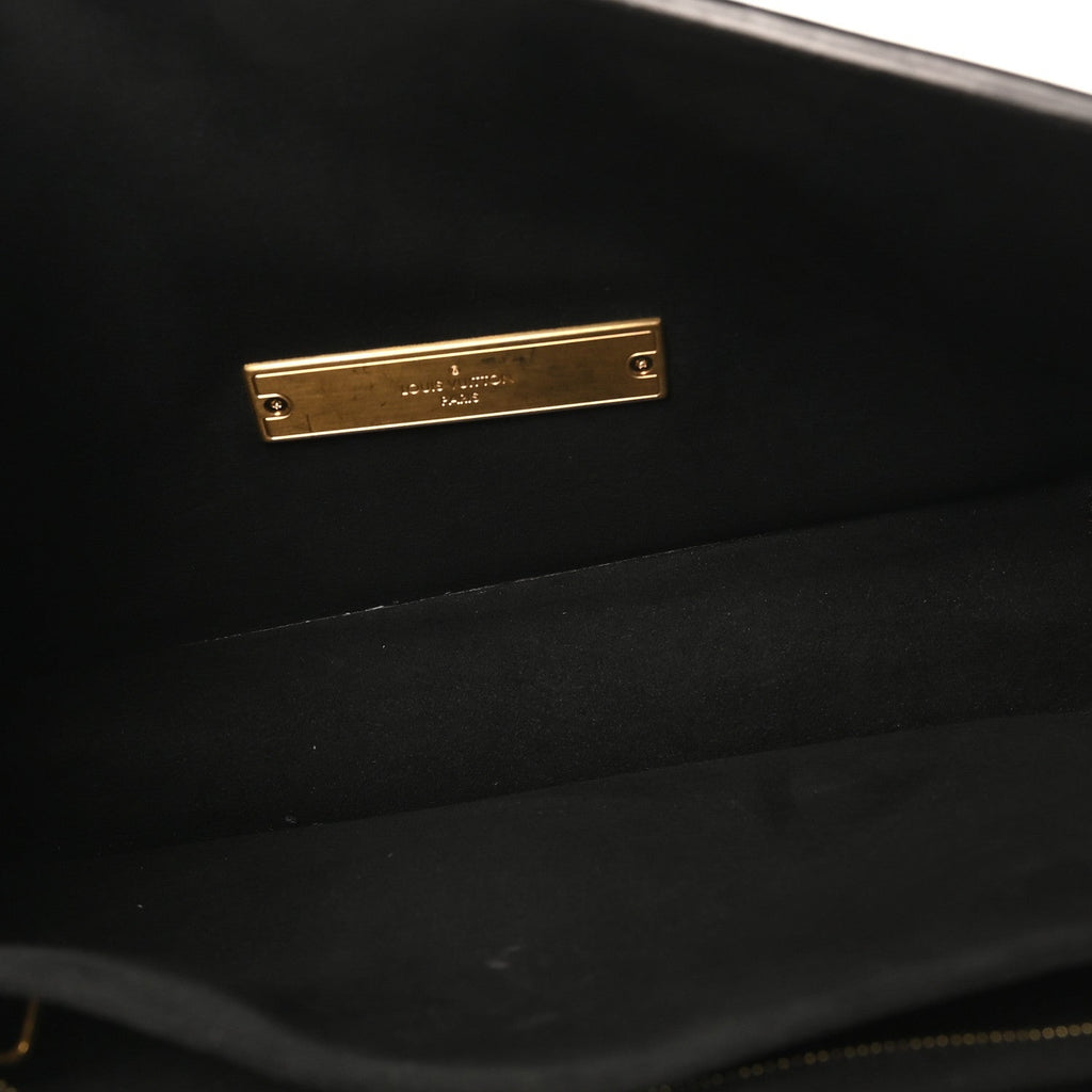 Reverse Monogram Dauphine MM