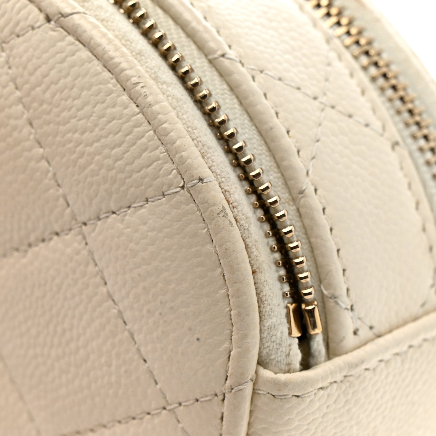 Caviar Quilted Round Handle With Care Vanity With Chain White