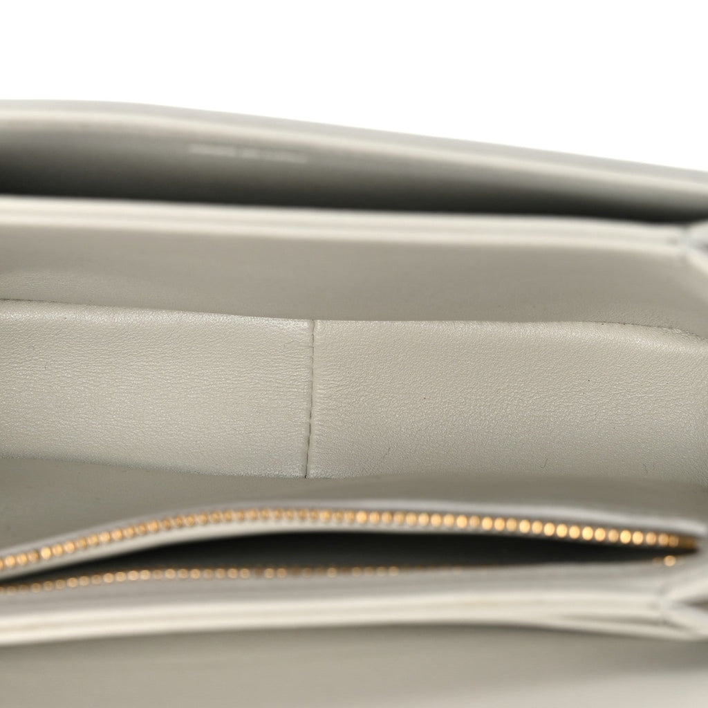 Shiny Calfskin Teen Triomphe Chalk