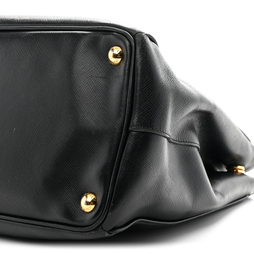 Saffiano Medium Galleria Double Zip Tote Black