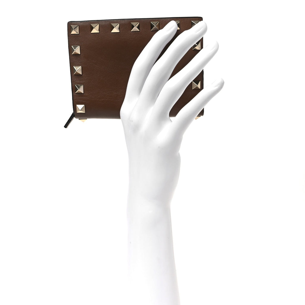 Vitello Rockstud Compact Wallet Cognac