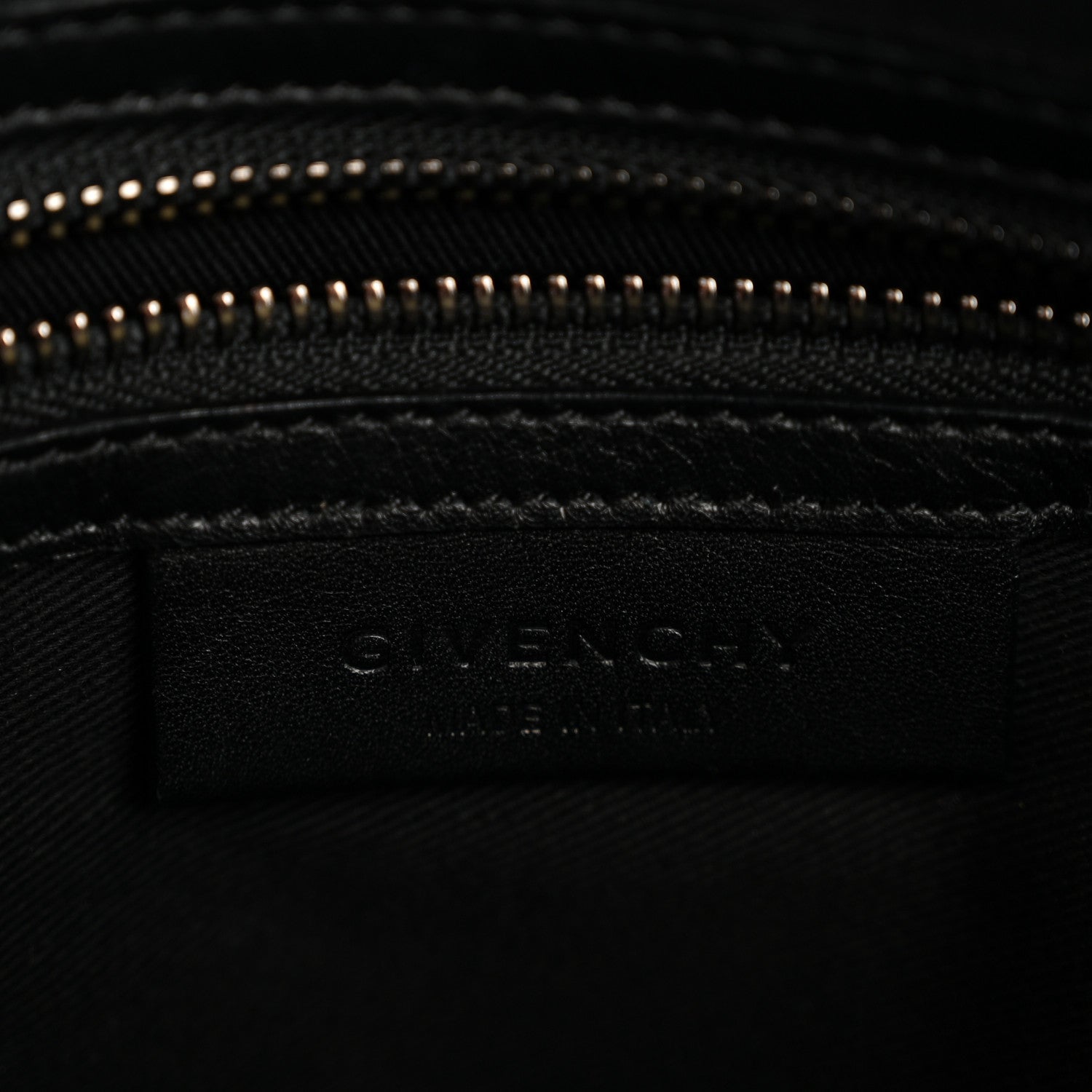 Shiny Lord Calfskin Medium Antigona Black