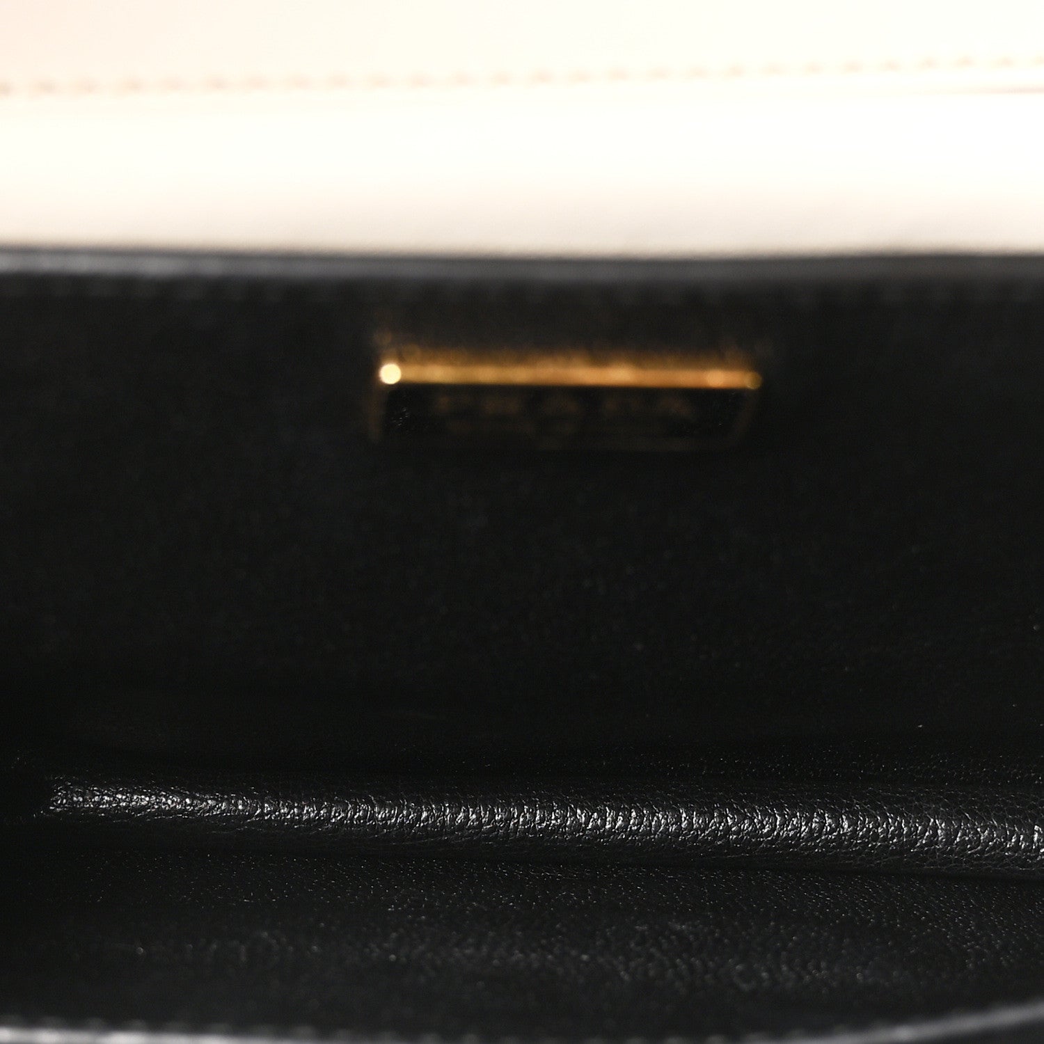 City Calf Saffiano Cahier Bag Talco Black