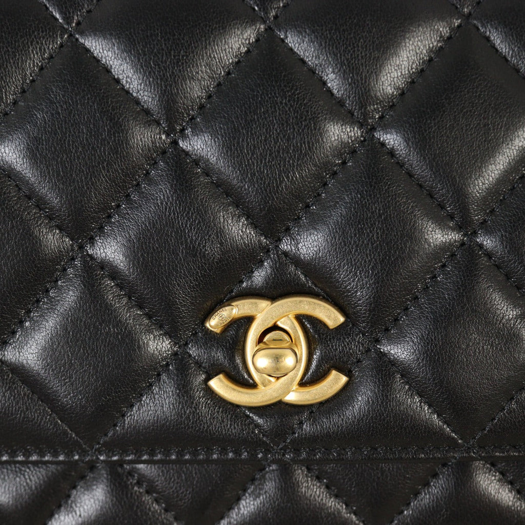 Chanel Chic Pearls Wallet on Chain