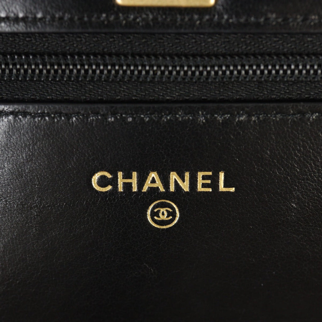 Chanel Chic Pearls Wallet on Chain