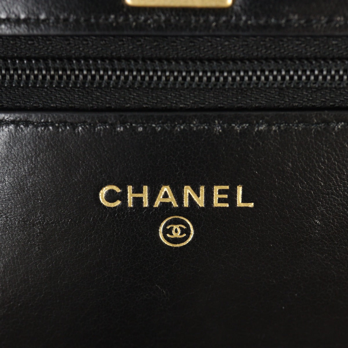 Chanel Chic Pearls Wallet on Chain