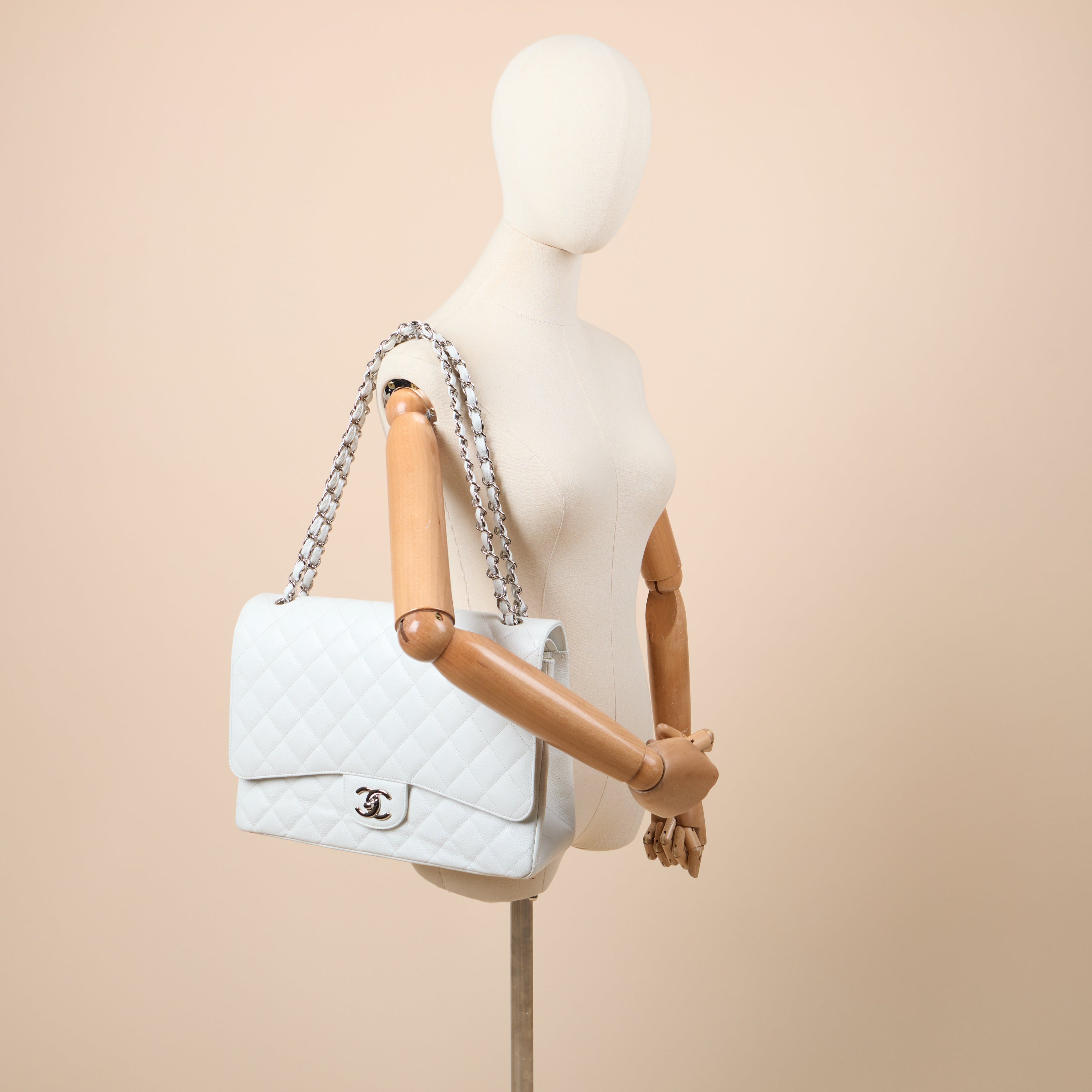 Chanel Shoulder Bag Classic - Maxi in White, Caviar Leather