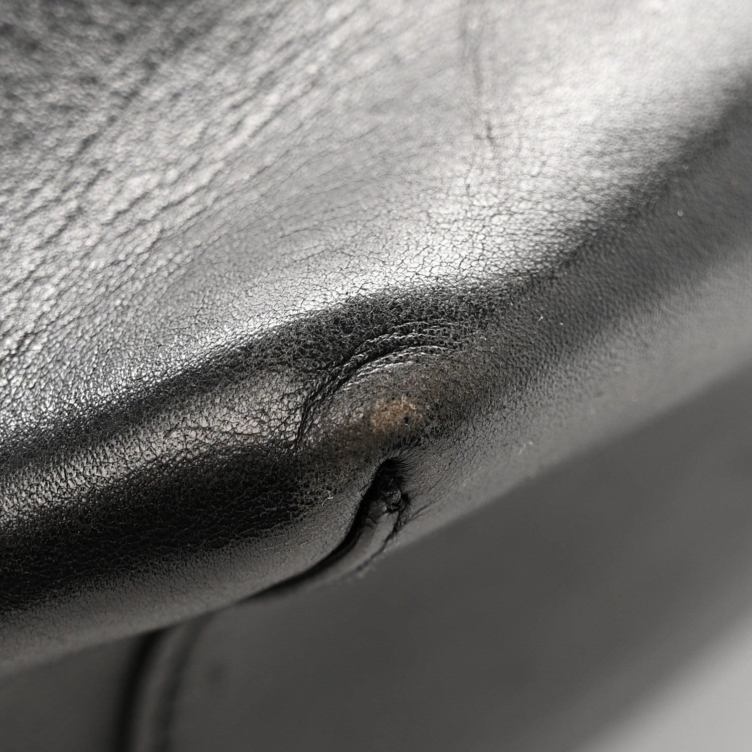 Vegetable Tanned Calfskin Bucket Bag Black Flamma