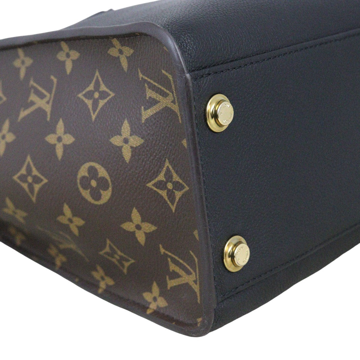Louis Vuitton On My Side MM Monogram