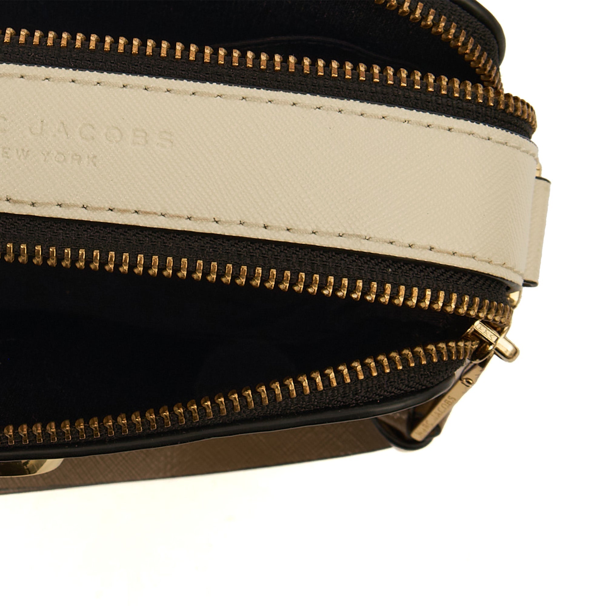 Marc Jacobs Cross Body Snapshot in Brown, Leather