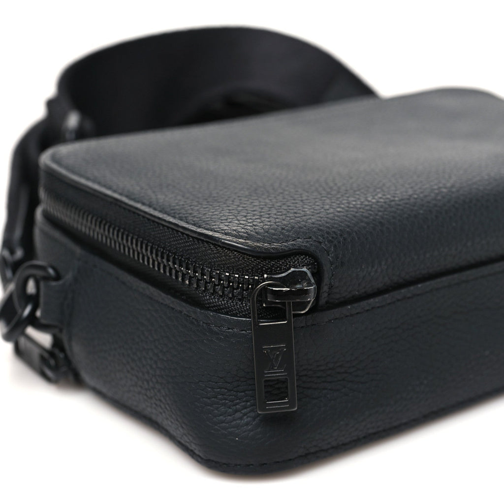Calfskin Aerogram Alpha Wearable Wallet Black