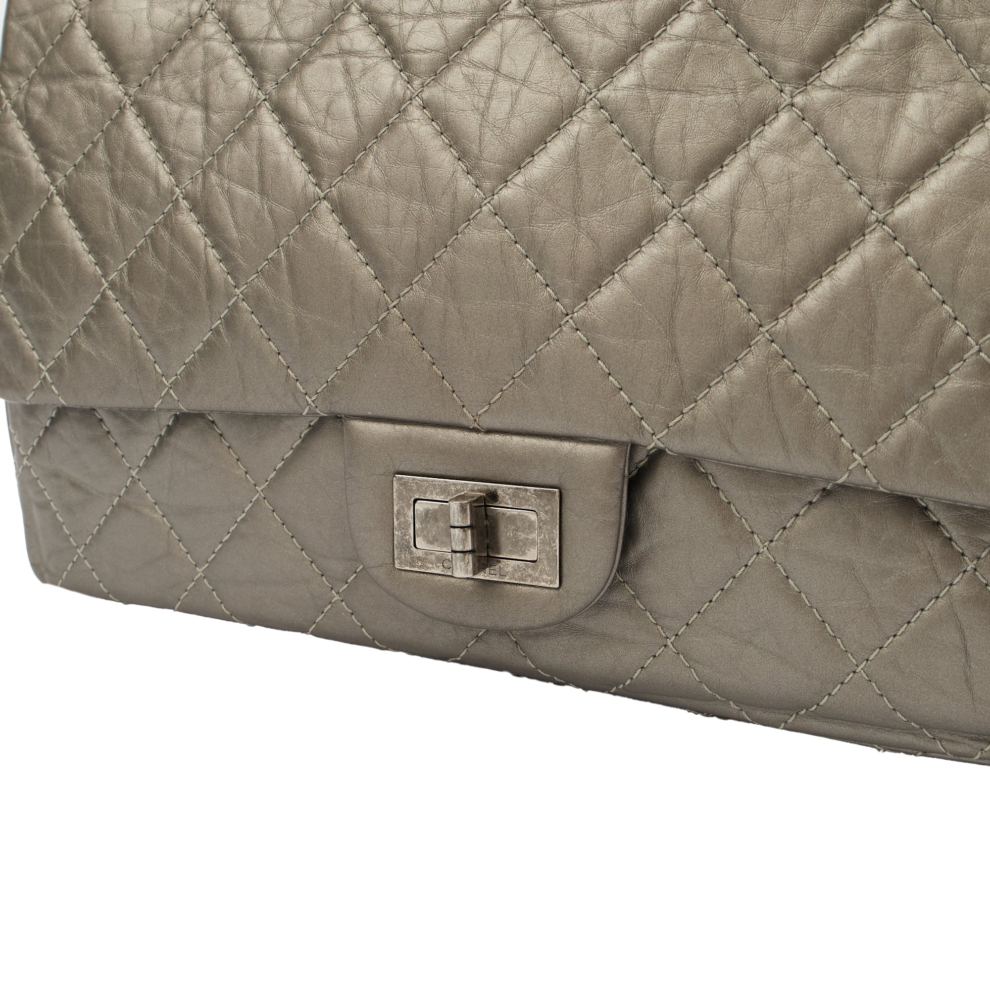 Chanel Shoulder Bag 2.55 Reissue in Metallic, Leather