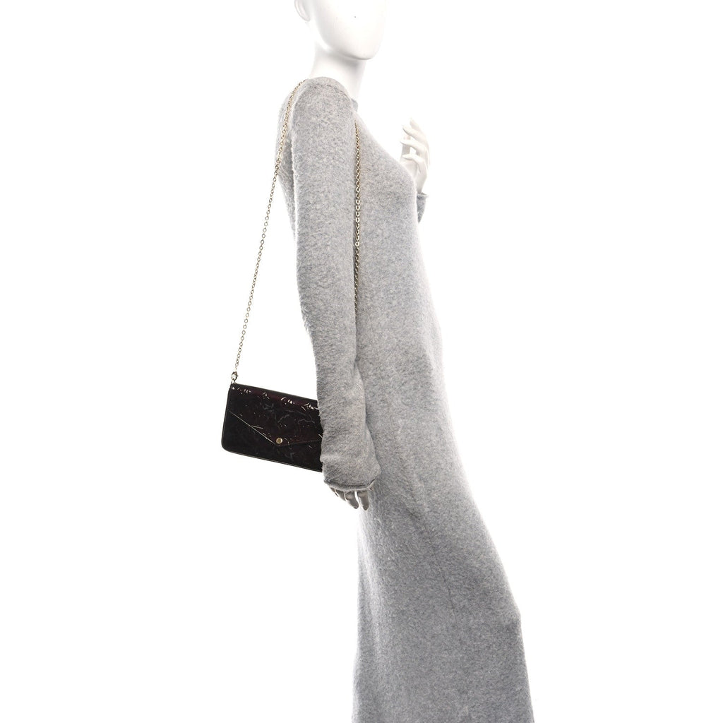 Vernis Pochette Felicie Chain Wallet Amarante