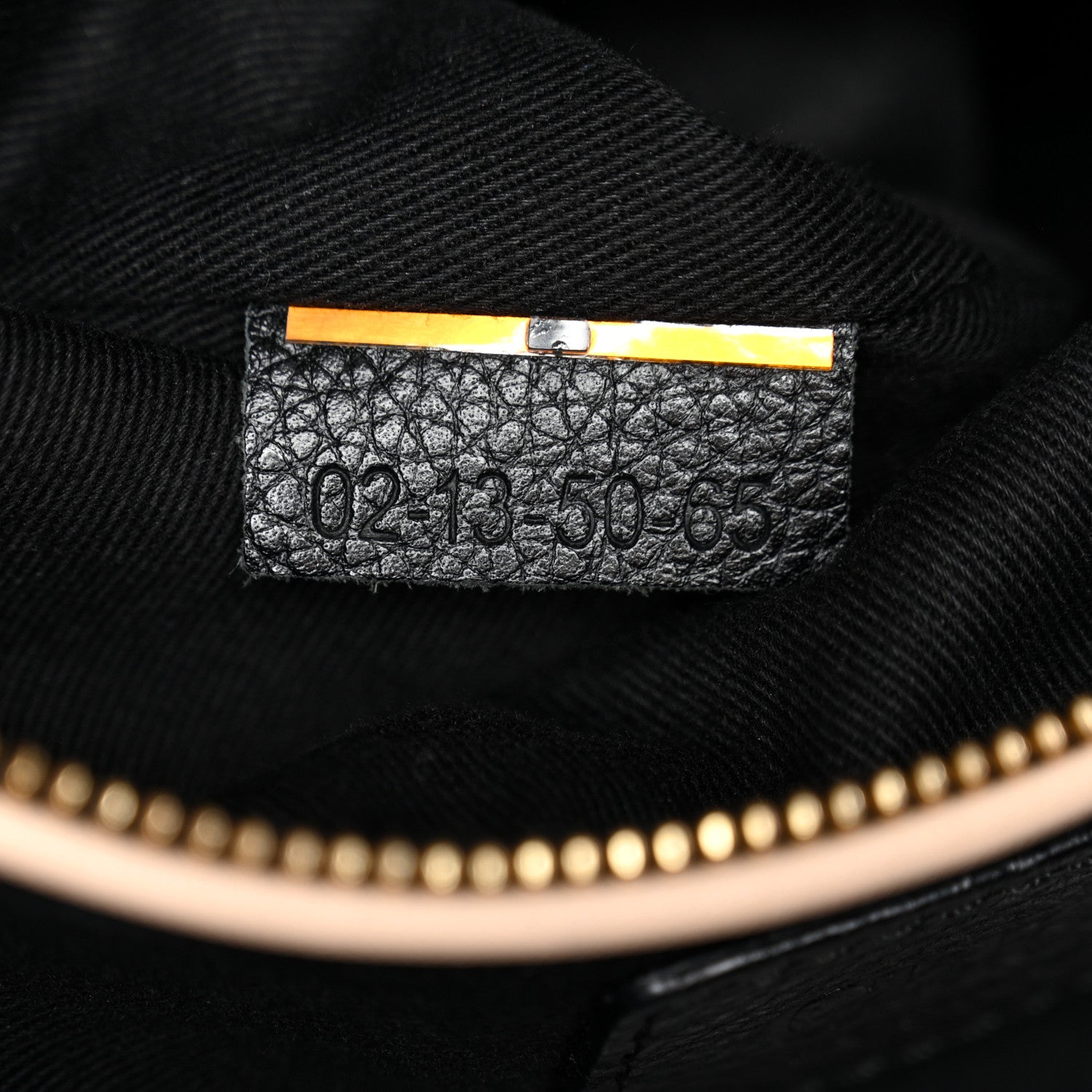 Calfskin Medium Paraty Black
